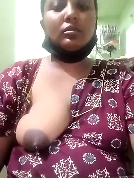 Snapshot of tamilkaviya431 chatting on 04/01/26, 08:28 tamilkaviya431 online show from 04/01/26, 08:28
