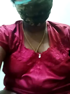 Snapshot of tamilkaviya431 chatting on 04/26/26, 02:20 tamilkaviya431 online show from 04/26/26, 02:20