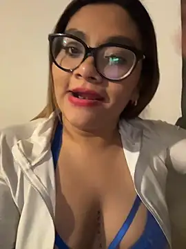 Snapshot of ludmila_x chatting on 02/15/26, 05:48 ludmila x online show from 02/15/26, 05:48