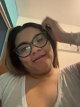 Snapshot of ludmila_x chatting on 04/15/26, 05:03 ludmila x online show from 04/15/26, 05:03