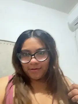 Snapshot of ludmila_x chatting on 05/20/26, 05:13 ludmila x online show from 05/20/26, 05:13
