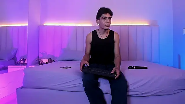 abrilandjulian online show from 06/24/26, 12:26