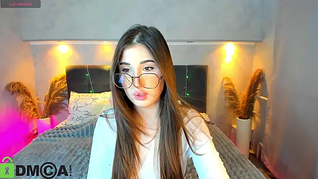Snapshot of Emily_Lews chatting on 03/21/26, 01:10 Emily Lews online show from 03/21/26, 01:10
