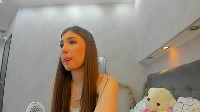 Snapshot of Emily_Lews chatting on 05/22/26, 01:02 Emily Lews online show from 05/22/26, 01:02
