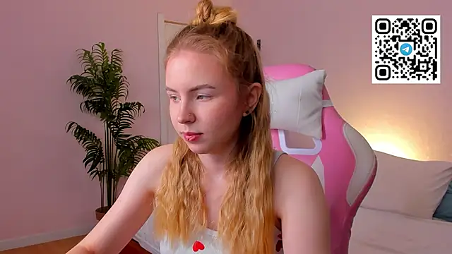 Snapshot of Linda__Bloom chatting on 03/09/26, 01:09 Linda Bloom online show from 03/09/26, 01:09