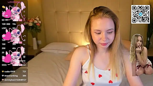 Snapshot of Linda__Bloom chatting on 03/16/26, 05:44 Linda Bloom online show from 03/16/26, 05:44