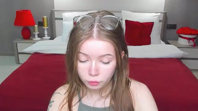 Snapshot of Violetta__Dreams chatting on 04/25/26, 11:24 Violetta Dreams online show from 04/25/26, 11:24