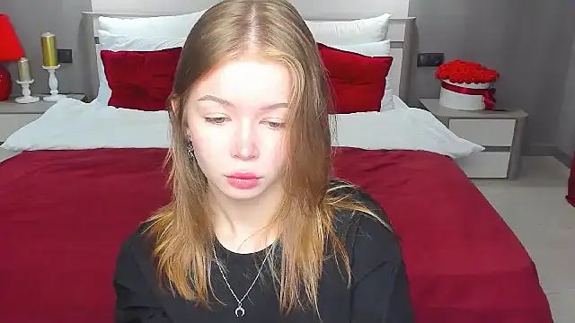 Snapshot of Violetta__Dreams chatting on 05/07/26, 04:18 Violetta Dreams online show from 05/07/26, 04:18
