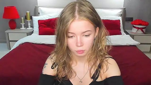 Snapshot of Violetta__Dreams chatting on 06/05/26, 06:24 Violetta Dreams online show from 06/05/26, 06:24