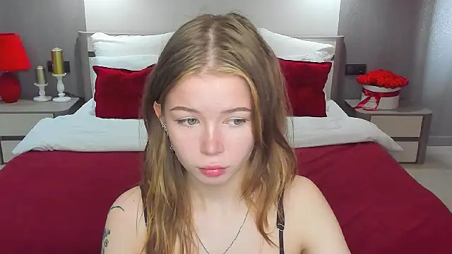 Snapshot of Violetta__Dreams chatting on 06/08/26, 04:13 Violetta Dreams online show from 06/08/26, 04:13