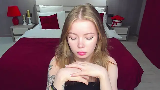 Snapshot of Violetta__Dreams chatting on 06/11/26, 12:32 Violetta Dreams online show from 06/11/26, 12:32