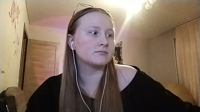 Snapshot of AnikaLipps chatting on 04/19/26, 02:00 AnikaLipps online show from 04/19/26, 02:00