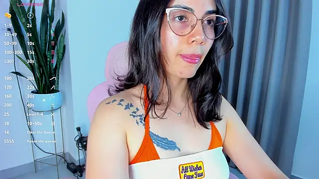 Snapshot of sara_ospina22 chatting on 06/08/26, 11:38 sara ospina22 online show from 06/08/26, 11:38