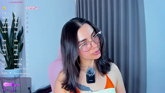 Snapshot of sara_ospina22 chatting on 06/12/26, 08:30 sara ospina22 online show from 06/12/26, 08:30