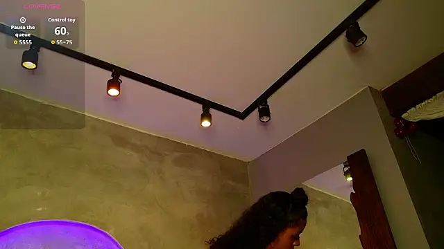 Snapshot of Kinsleybrown chatting on 03/27/26, 03:45 Kinsleybrown online show from 03/27/26, 03:45