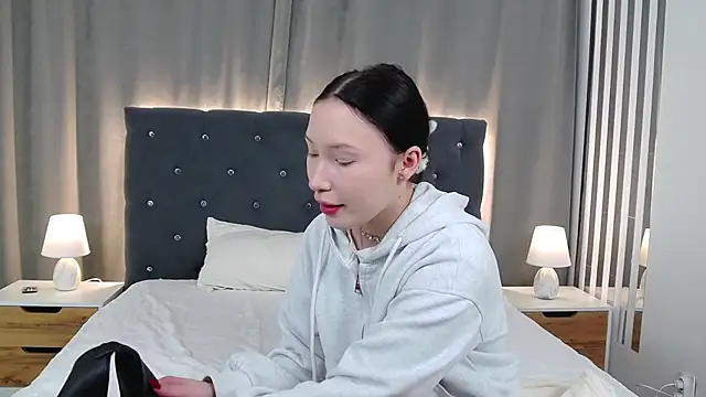 Snapshot of VikkyVonn chatting on 03/15/26, 10:43 VikkyVonn online show from 03/15/26, 10:43
