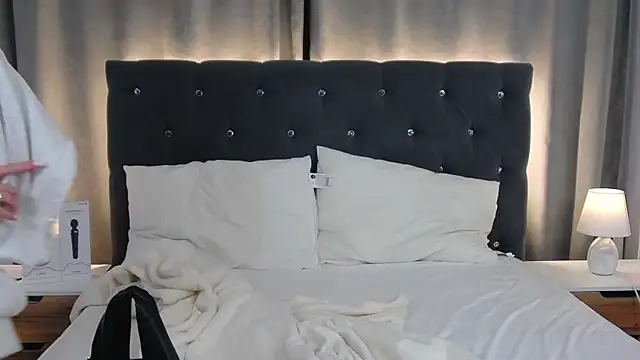VikkyVonn online show from 06/25/26, 10:42