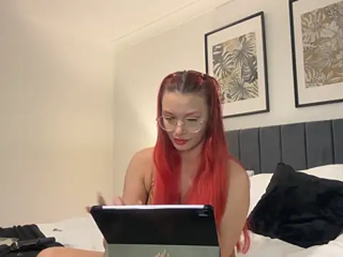 Snapshot of FoxyValentine chatting on 04/07/26, 10:31 FoxyValentine online show from 04/07/26, 10:31