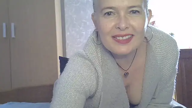 Snapshot of Laura-Parker chatting on 03/13/26, 02:45 Laura-Parker online show from 03/13/26, 02:45