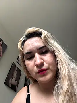 Snapshot of violet-grey chatting on 03/19/26, 01:04 violet-grey online show from 03/19/26, 01:04