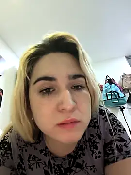 Snapshot of violet-grey chatting on 04/16/26, 01:39 violet-grey online show from 04/16/26, 01:39