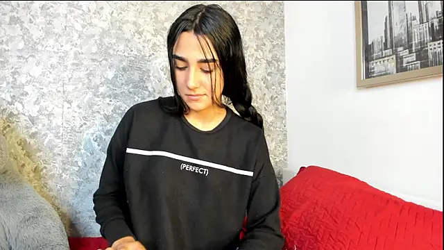 Snapshot of Anika_H chatting on 04/11/26, 12:20 Anika H online show from 04/11/26, 12:20