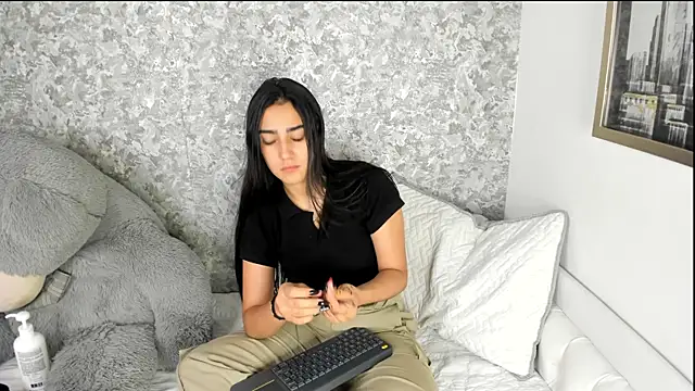 Snapshot of Anika_H chatting on 05/02/26, 01:05 Anika H online show from 05/02/26, 01:05