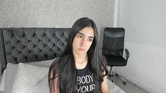 Snapshot of Anika_H chatting on 05/29/26, 12:36 Anika H online show from 05/29/26, 12:36