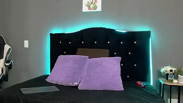 Snapshot of Ivy_Heat chatting on 05/22/26, 02:08 Ivy Heat online show from 05/22/26, 02:08
