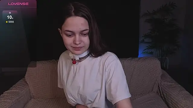 Snapshot of parrot_kisha chatting on 03/19/26, 01:42 parrot kisha online show from 03/19/26, 01:42