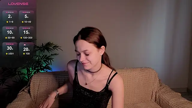 Snapshot of parrot_kisha chatting on 05/01/26, 01:43 parrot kisha online show from 05/01/26, 01:43