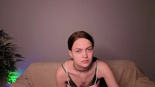 Snapshot of parrot_kisha chatting on 06/14/26, 01:25 parrot kisha online show from 06/14/26, 01:25