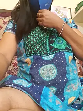 Snapshot of Tamil_Luckly_girl chatting on 06/22/26, 03:47 Tamil Luckly girl online show from 06/22/26, 03:47