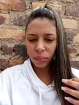 Snapshot of kiki_milu chatting on 04/01/26, 02:03 kiki milu online show from 04/01/26, 02:03