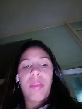 Snapshot of kiki_milu chatting on 06/07/26, 01:43 kiki milu online show from 06/07/26, 01:43