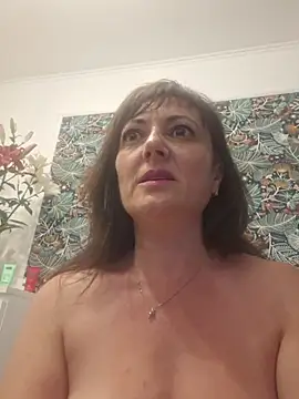 Snapshot of SaraGina chatting on 06/11/26, 02:53 SaraGina online show from 06/11/26, 02:53