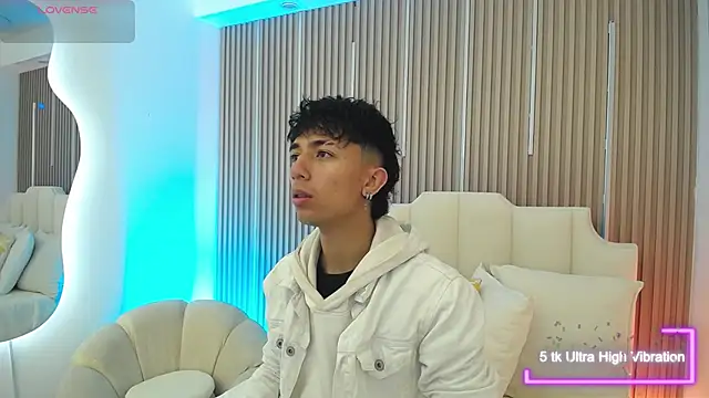 Snapshot of Aiden_Rivers_ chatting on 03/17/26, 12:52 Aiden Rivers online show from 03/17/26, 12:52