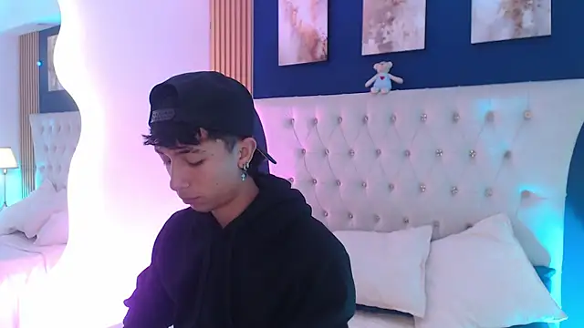 Snapshot of Aiden_Rivers_ chatting on 04/03/26, 12:47 Aiden Rivers online show from 04/03/26, 12:47