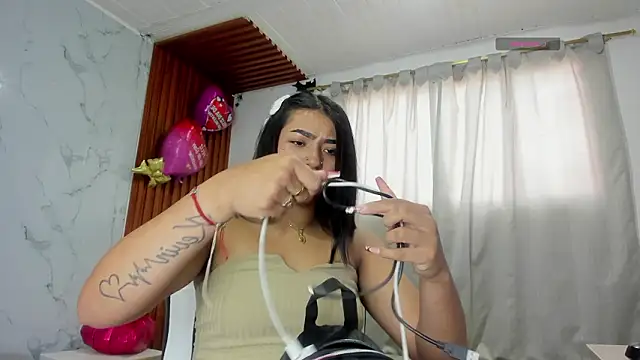 Snapshot of adhara__messY chatting on 03/25/26, 02:12 adhara messY online show from 03/25/26, 02:12
