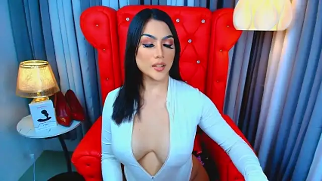 Snapshot of Laureen_Hilton chatting on 04/27/26, 01:53 Laureen Hilton online show from 04/27/26, 01:53
