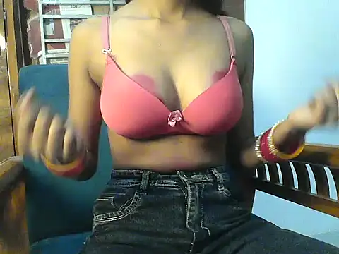 Snapshot of Rani1993 chatting on 03/09/26, 04:33 Rani1993 online show from 03/09/26, 04:33