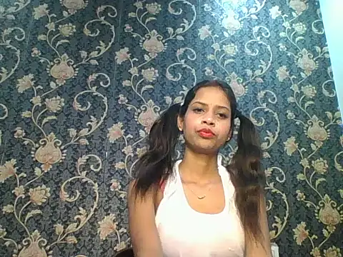 Snapshot of Rani1993 chatting on 03/18/26, 04:32 Rani1993 online show from 03/18/26, 04:32