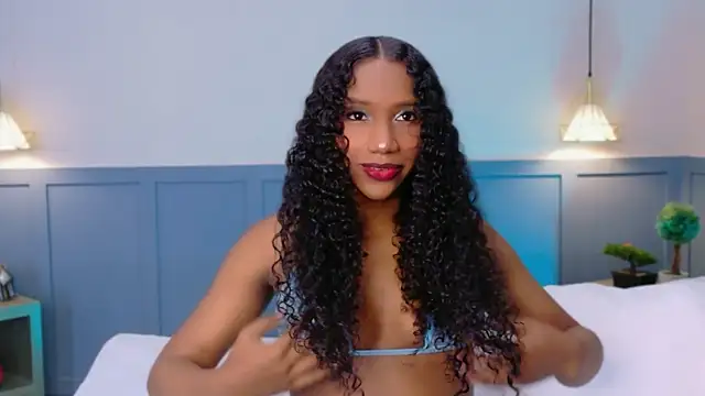 Snapshot of Chloe-Rose- chatting on 04/19/26, 04:45 Chloe-Rose- online show from 04/19/26, 04:45