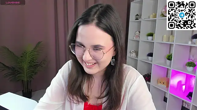 Snapshot of leylamirage chatting on 06/05/26, 12:22 leylamirage online show from 06/05/26, 12:22