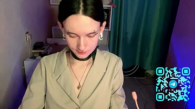 Snapshot of MabelDefina chatting on 04/15/26, 12:01 MabelDefina online show from 04/15/26, 12:01