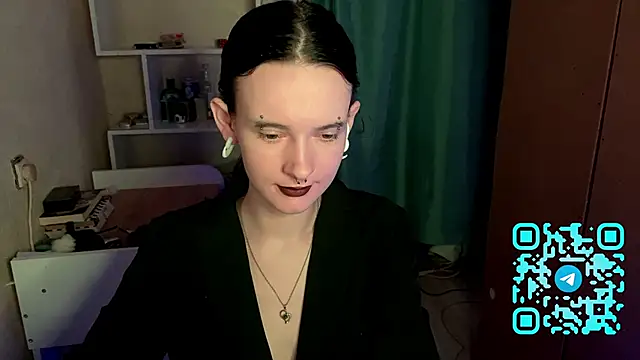 Snapshot of MabelDefina chatting on 04/18/26, 01:04 MabelDefina online show from 04/18/26, 01:04