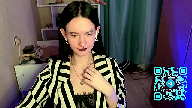 Snapshot of MabelDefina chatting on 04/19/26, 11:09 MabelDefina online show from 04/19/26, 11:09