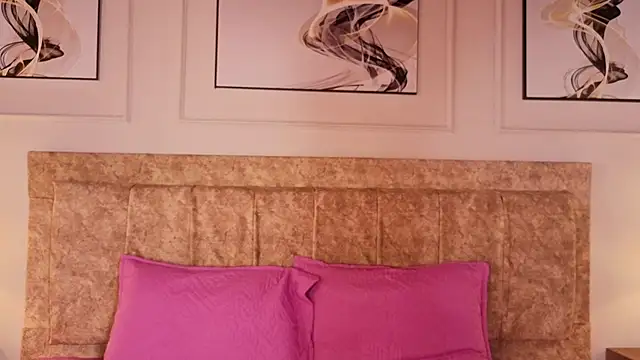 zoe moon   online show from 07/17/26, 12:12