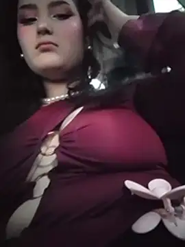 zoe moon   online show from 07/25/26, 11:52