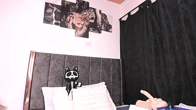 Snapshot of Helldy_666 chatting on 05/16/26, 03:03 Helldy 666 online show from 05/16/26, 03:03